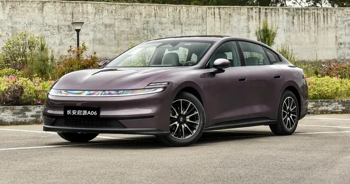 12万级强强对决，长安启源A06对手小鹏MONA M03，谁能胜出？