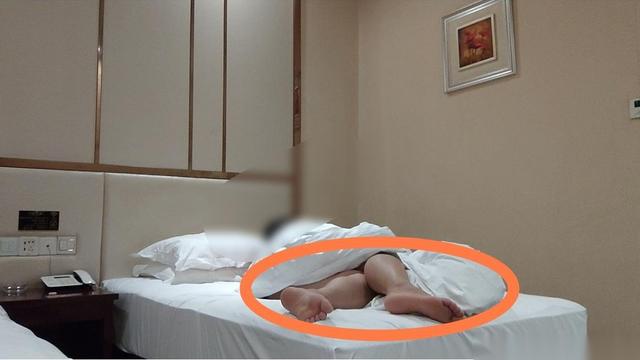 烟波泪：我有个45岁的兄弟，长得特别有男