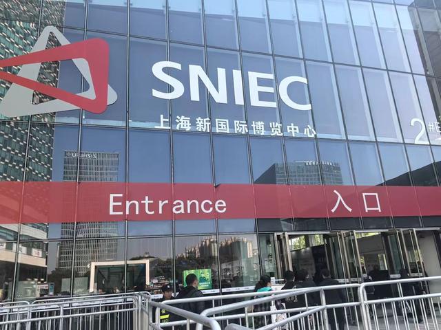 AWE展会偶遇许昕，国产冰箱表现惊人，家电博主：买前要考虑它