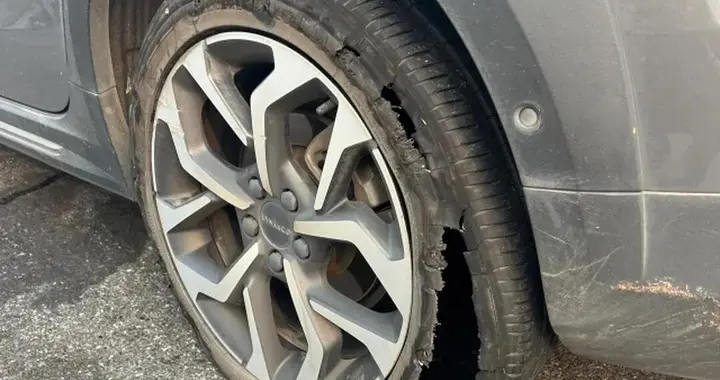 高速上120km/h爆胎，我靠这4个动作捡回一条命