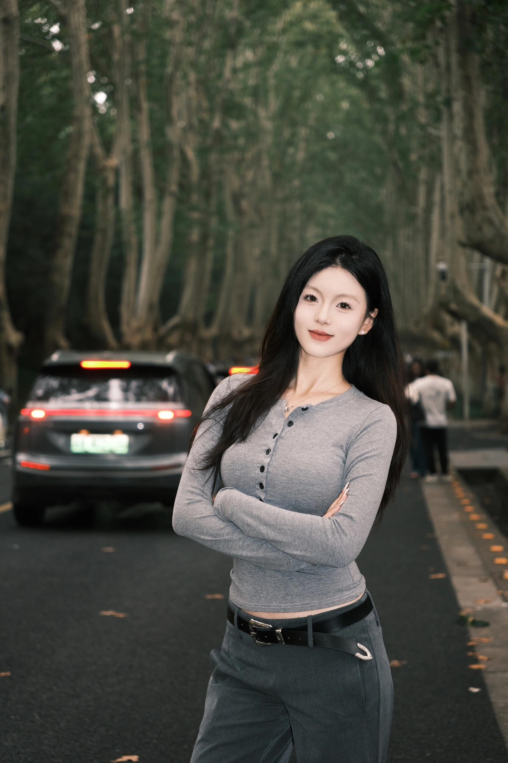 高级感辣妹灰色正肩t恤上衣显瘦内搭打底衫