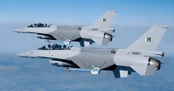 被吓坏了？美媒：歼-20现役有300架，歼-20S对美空军形成绝对碾压