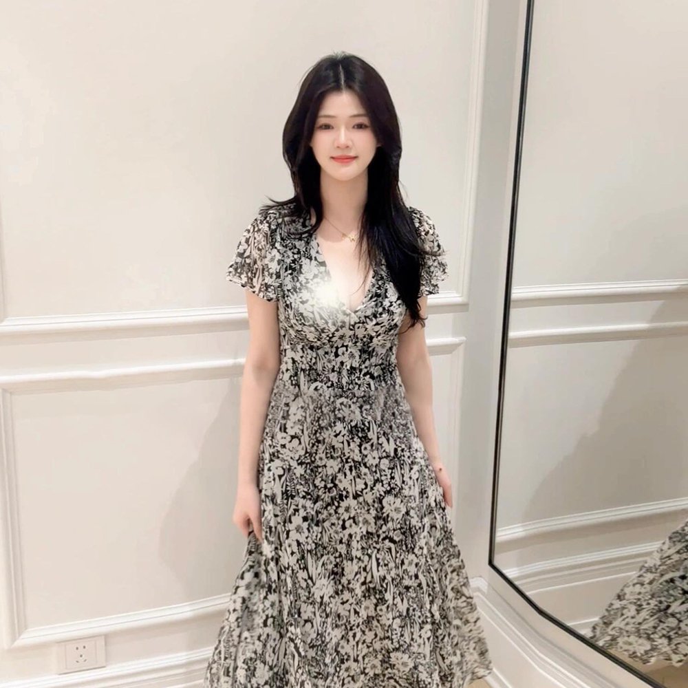 春季超好看法式V领碎花连衣裙海边度假裙子