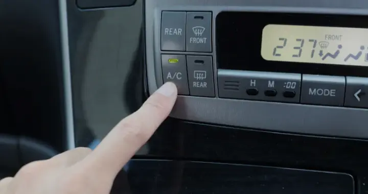 冬天开车，空调怎么设置才能快速去除车窗上的雾气？