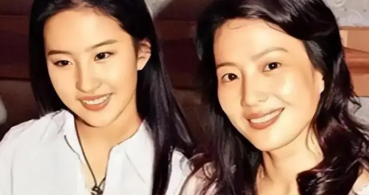 看到刘亦菲母亲近照，才知什么是颜值天花板，66 岁身材傲人不显老