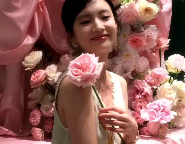 张雅钦今日是花花公主，美美哒