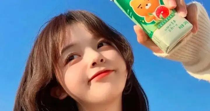 女人疯狂想念你时，不会一直“纠缠”，而会这样做