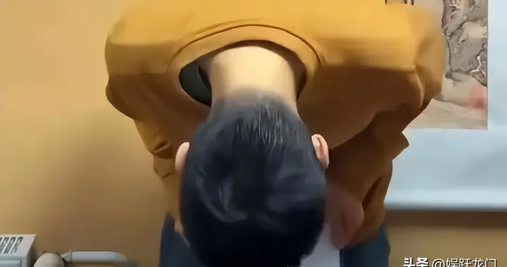 南京留俄生身披旭日旗，结局大快人心，落得开除遣返下场！