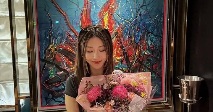 中年好声音美女泳装反季黑抹胸魅力
