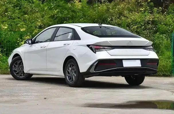一辆10万元的车，一年养车花多少钱？看完你还敢买车吗？