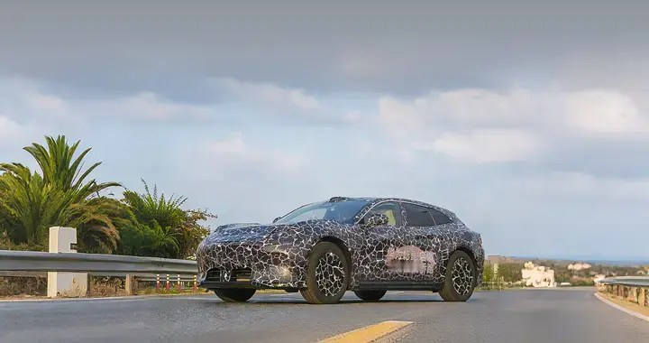 买好车就等华为乾崑猎装轿跑，开三十万的车享三百万的体验