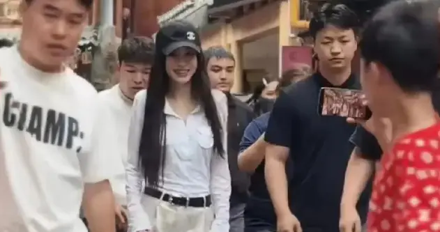 离婚4年，37岁杨颖近照曝光，颜值大不如前，难怪黄晓明喜欢网红