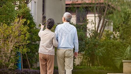 甘肃霞姐：最近油价又涨了，刷到好多人排队