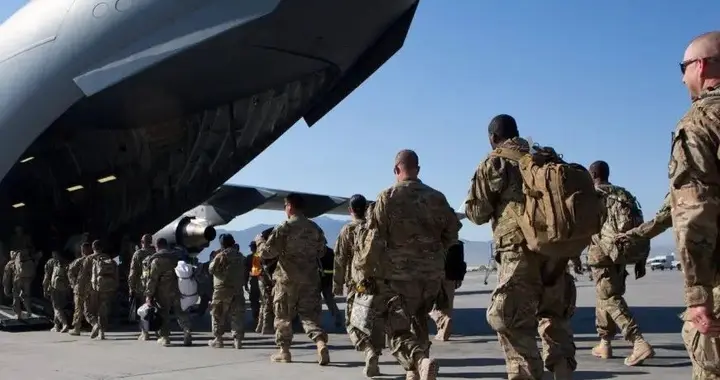 中东火药桶又冒青烟？美军悄悄“挪椅子”背后，是一场更大的风暴