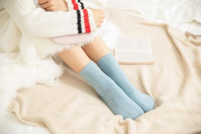穿袜子睡觉就像无形的肉桂，这是引火下行的好妙招，好处竟那么多