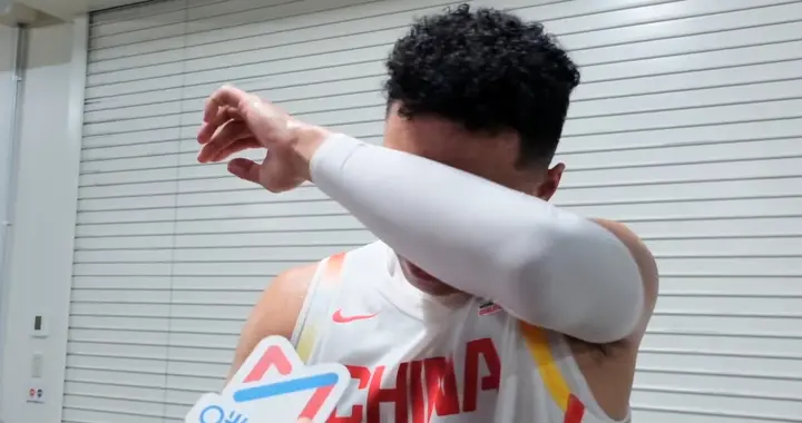 贺希宁泪洒现场：今天对我意义重大，希望大家重新喜欢上中国篮球