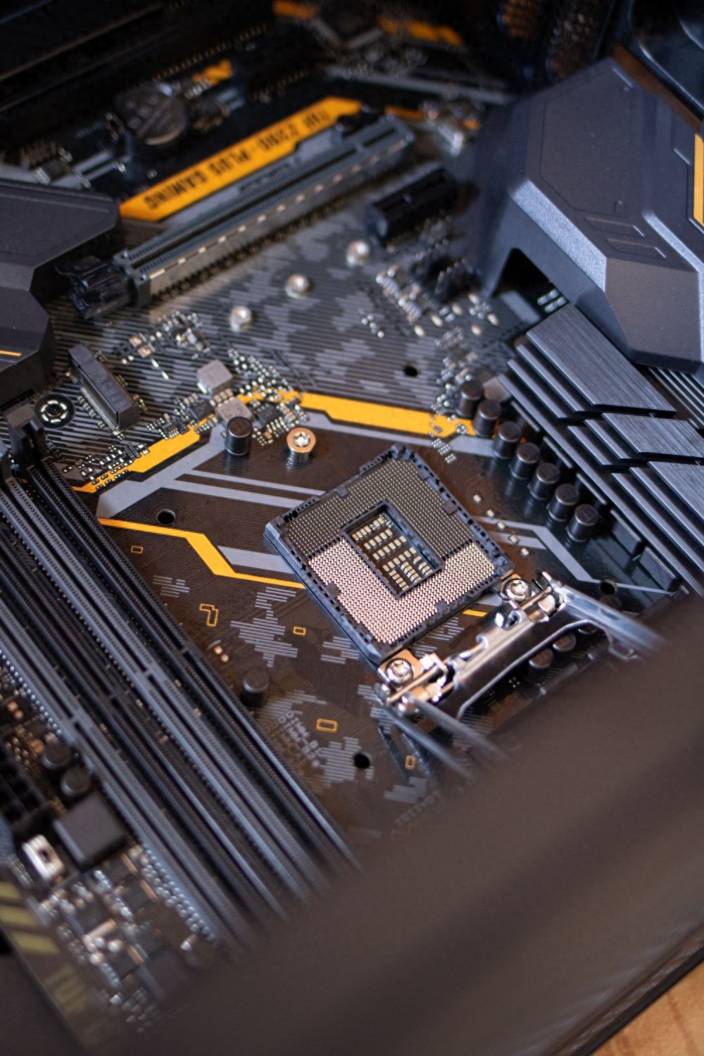 DeepSeek和智谱同一天宣布造芯：中国AI正在经历一场&;全栈化&;地震