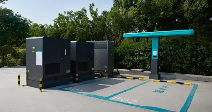 闪充影响电池寿命？比亚迪连续回应，李斌、尹同跃下场点评！