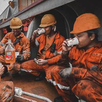 清风档案室：2万海员被困“海上监狱”！芒