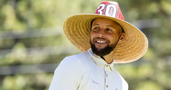 最高级别！NBA为库里举办展览，乔丹詹姆斯都没这待遇！历史首人