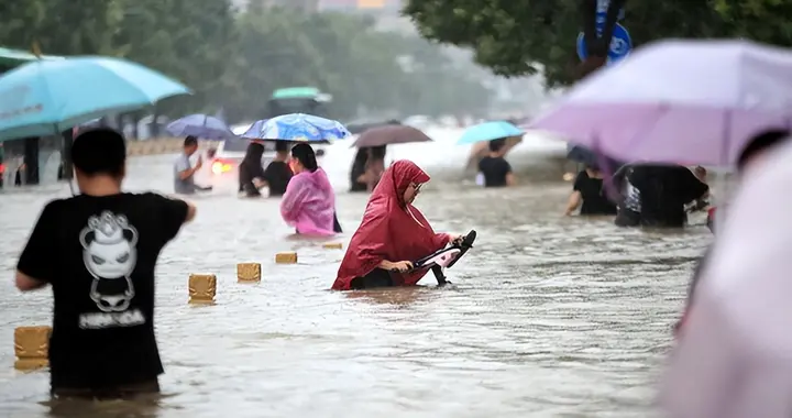 忽旱忽涝的“气候鞭打”之下，人类旧的防灾体系正面临失效