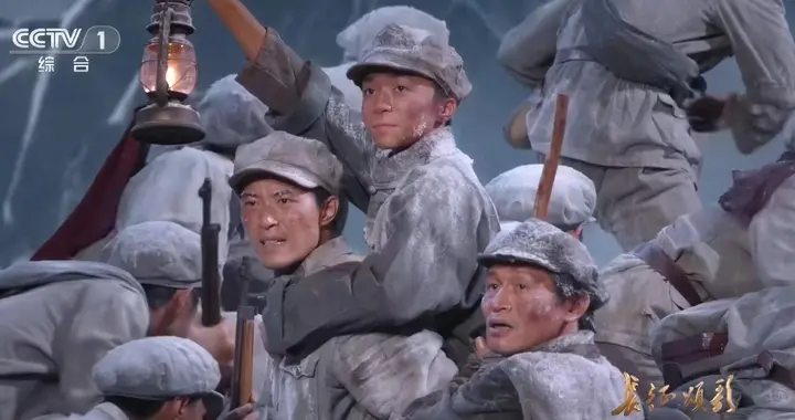 央视《长征颂歌》刷屏！老戏骨同台演绎长征，很多观众看红了眼眶
