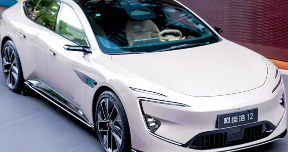 30 万级豪华电车闭眼入？26 款阿维塔12：四激光雷达 + 华为 ADS