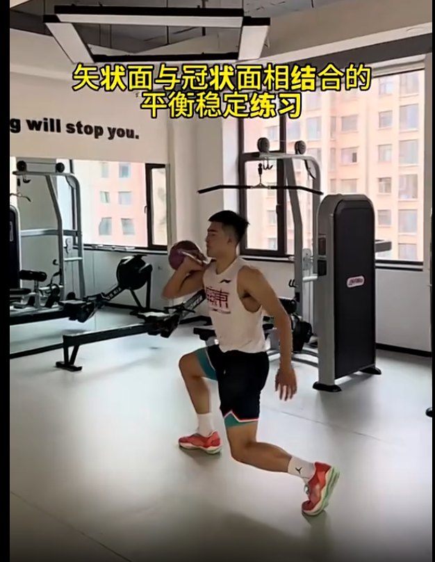 今天下午，传来了广东男篮的重磅消息，张文逸晒特训，但很难留队