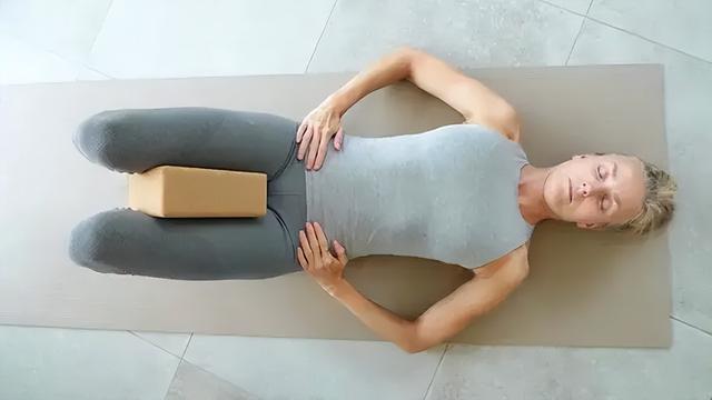 常练这10个瑜伽动作，加强盆底肌，展女性魅力！