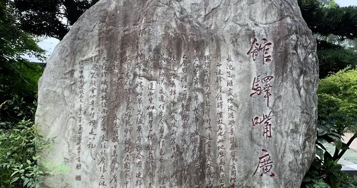 我是泸州馆驿嘴，凭啥子你要我活成合江门的样子？
