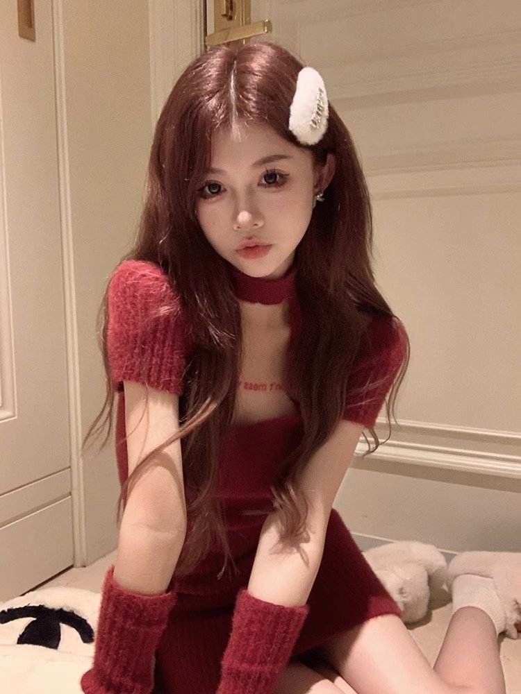 纯欲辣妹安可拉红色挂脖针织连衣裙女早秋穿