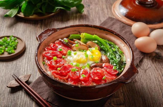 腊肉煲仔饭：舌尖上的乡愁与时光韵味