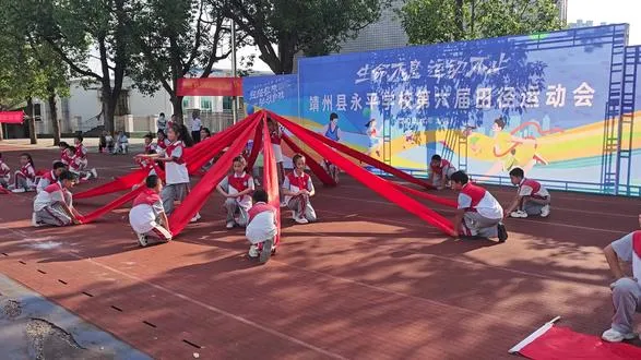 她学舞蹈几年，学校关于舞蹈的活动都派上了用场，能不自信吗，哈哈