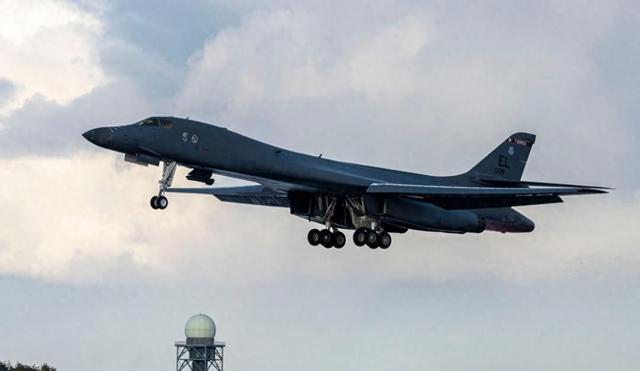 等不到中方电话，美军轰炸机抵近台海周边，中美较量进入2.0版？