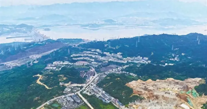 6月8日772亿砸向长江，三峡旁再挖航道，只为解一个9天死结？