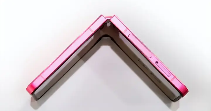 开箱测评：三星Galaxy Z Flip7手机颜值、实力双buff加持