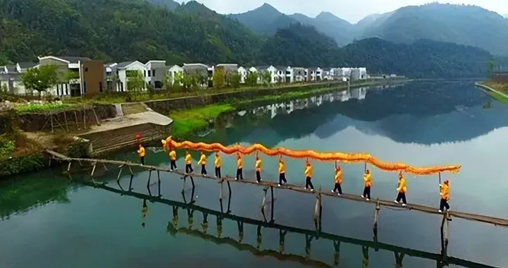 临溪而居日月长