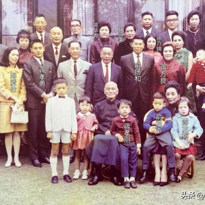 全球脉动站：蒋介石的全家福，还是蒋经国的