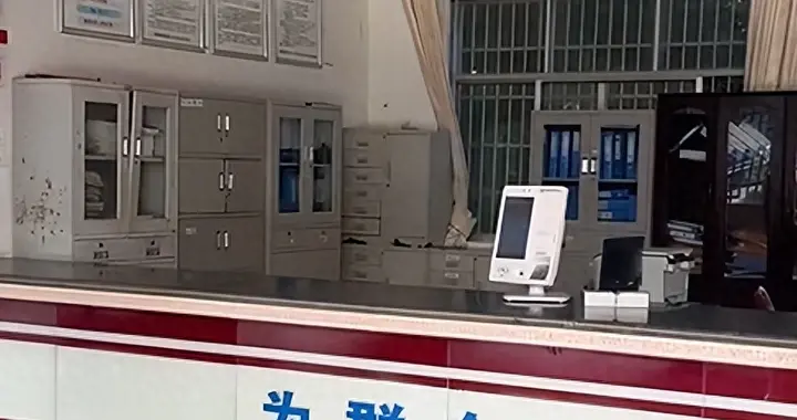 又解决提出问题的人？曝光乡政府上班缺岗，警察半夜找上门