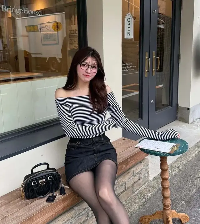 对戴眼镜的美女毫无抵抗力