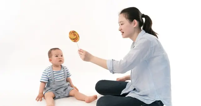 与婴幼儿互动的艺术：将尊重与平等融入日常