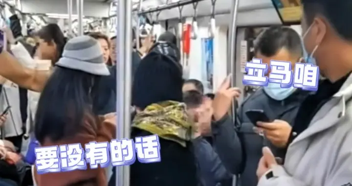 手机闪了一下被女子怀疑偷拍，男子有理有据回怼:走，去派出所！