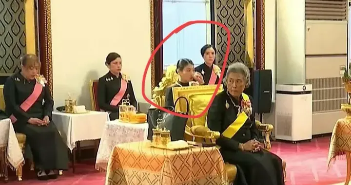 帕公主头七仪式，诗丽帕露面，诗妮娜贵妃和思蕊梵公主偷偷抹泪！