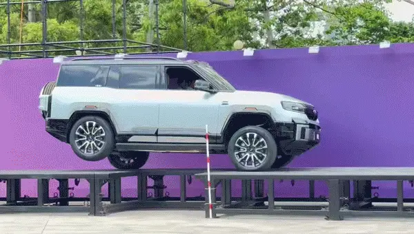 阿源说车：这又是什么黑科技 行驶过程中竟