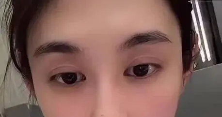 一场深夜直播：有人在骂，有人在吃瓜......