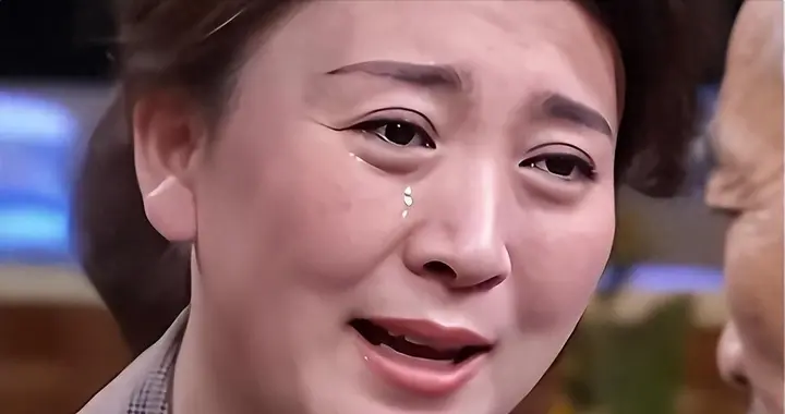 道歉不到24小时，闫学晶再迎三大噩耗，她儿子可能30万都赚不到了