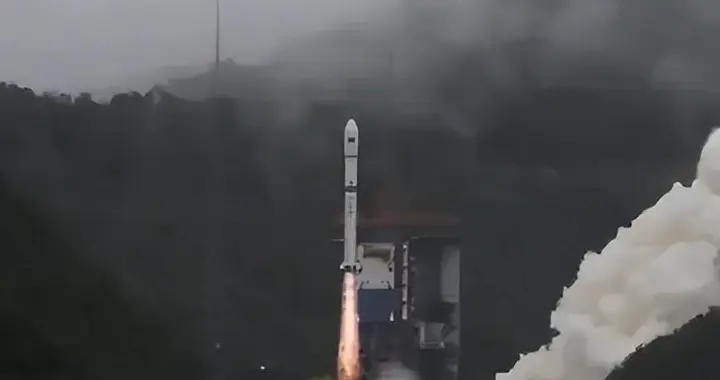 美方绕月一再推迟！中国清晨一箭双星，中美实力差距藏不住