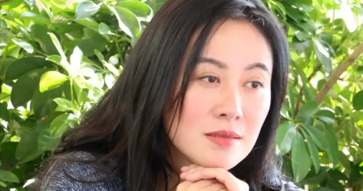 叶璇自曝父亲离世正与保姆争产，对方抢占祖坟地契，父亲仍未下葬