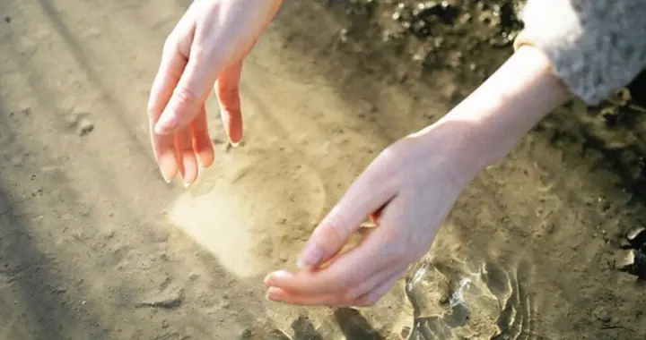 真正睿智的女生，对待男人的态度，只有4个字