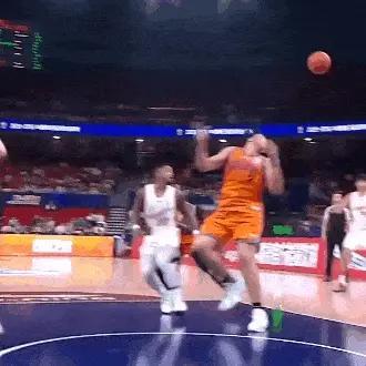 CBA球迷侠：🚨洛夫顿左手又伤了！季后